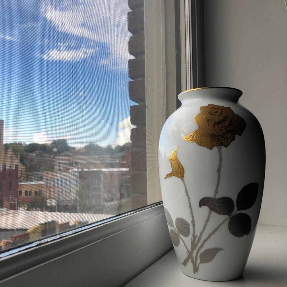Okura Japan vase white with flower detail
